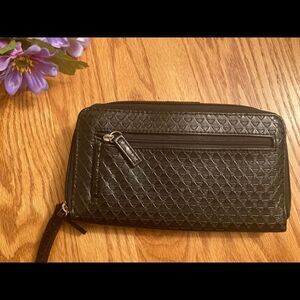 Munro black zipper clutch wallet
